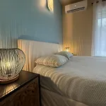 Appartamento In Citta Con Giardino E Piscina Privati