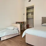 Appartamento In Citta Con Giardino E Piscina Privati