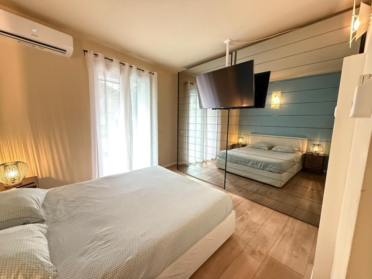 In Citta Con Giardino E Piscina Privati Apartament